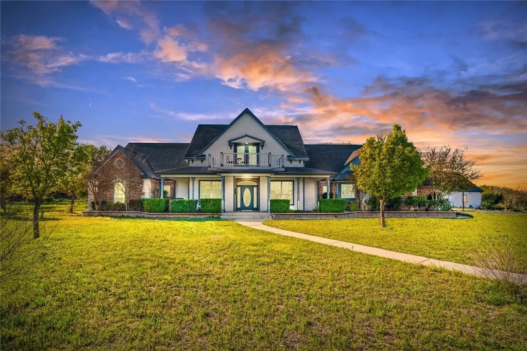 301 Quarterhorse Dr