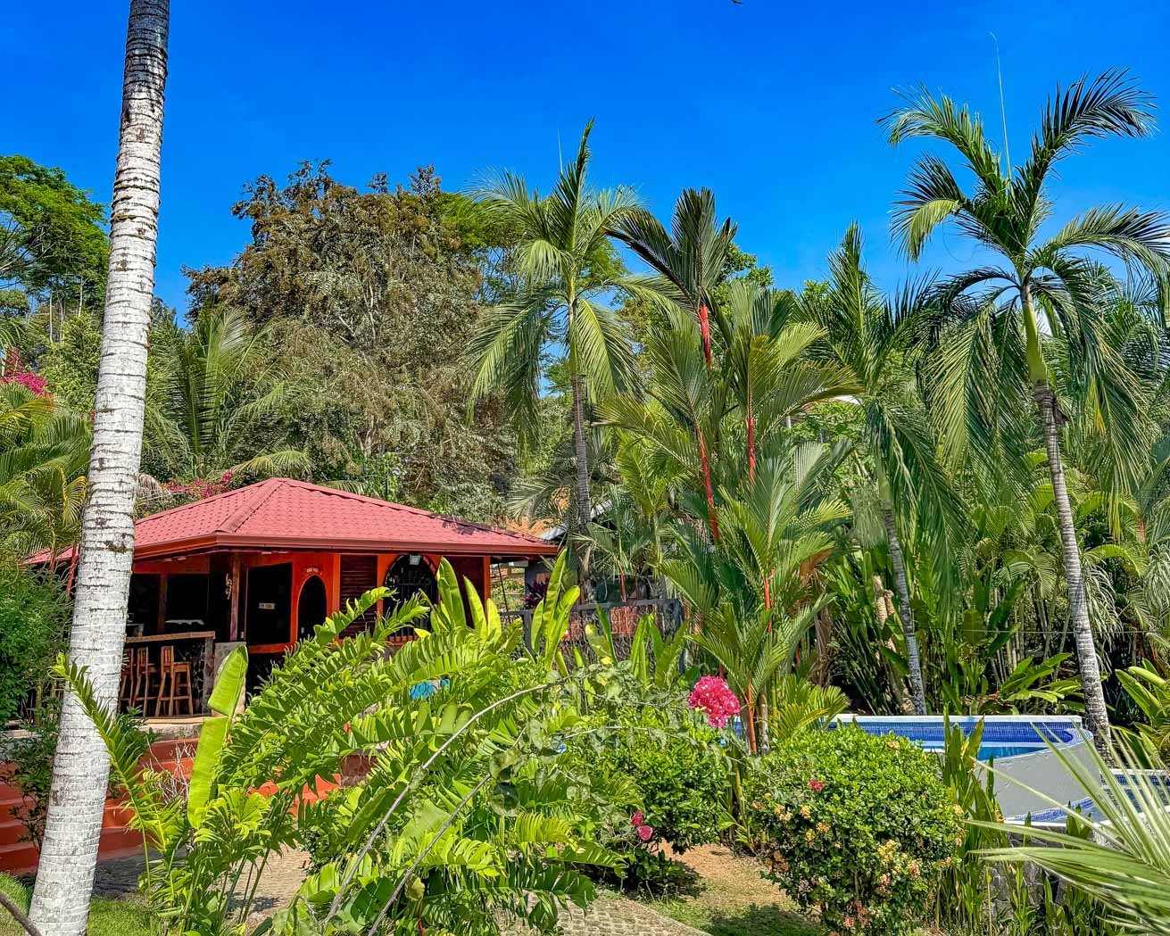 Ojochal Mountain View Home with Pool, Guest House & Gardens
