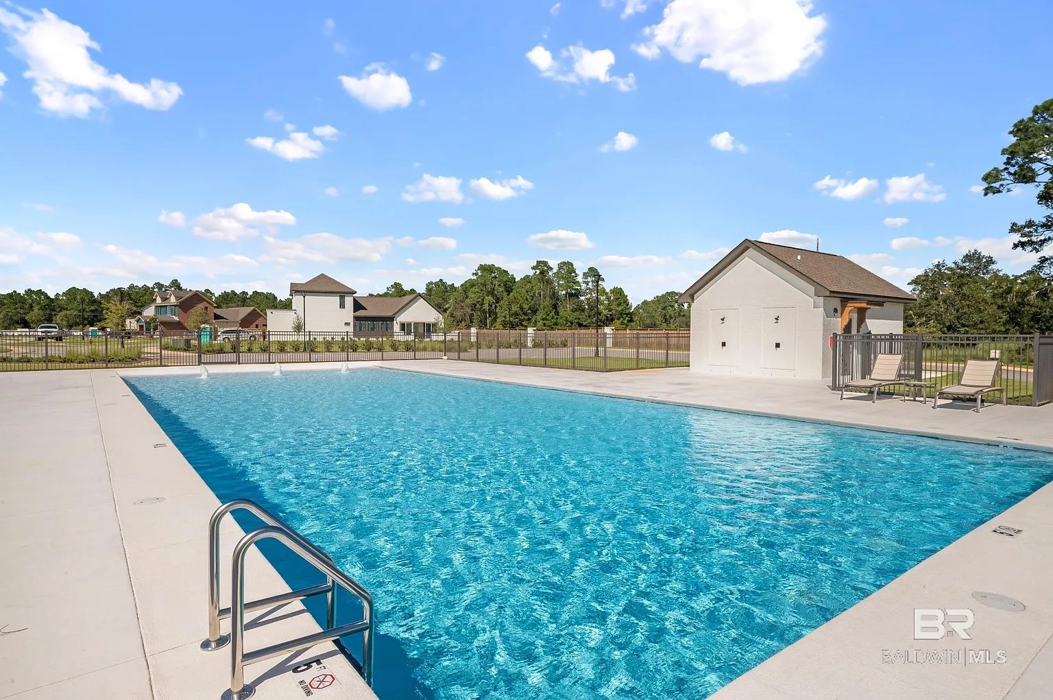902 Inlet Cir