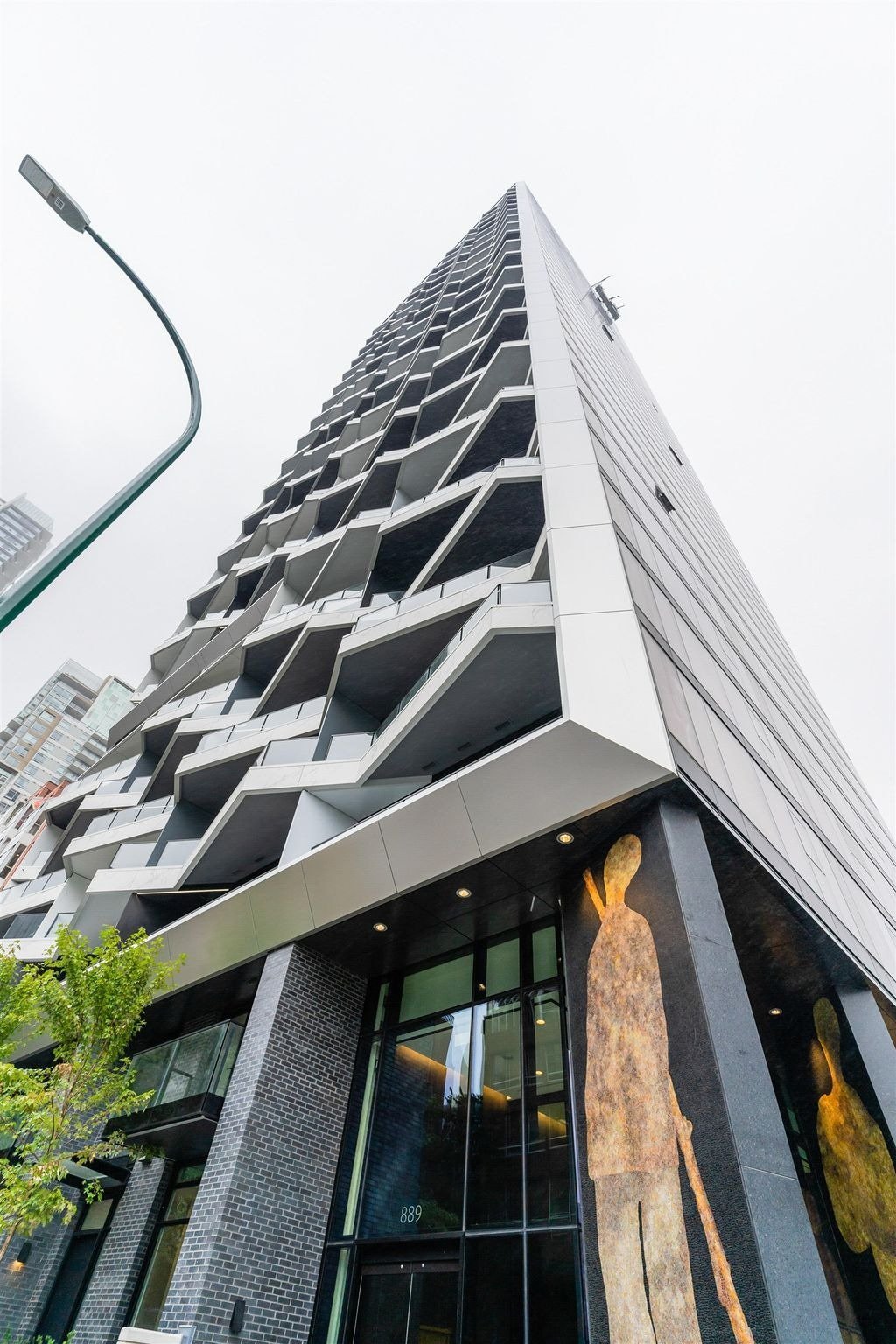 889 Pacific St, #404