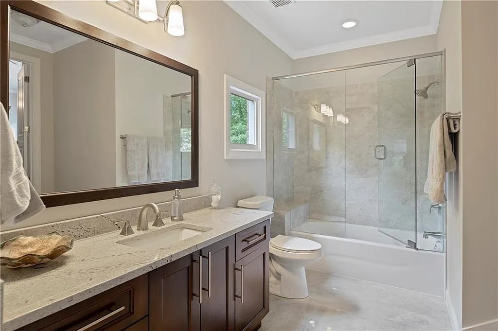 1555 Northcliff Trce