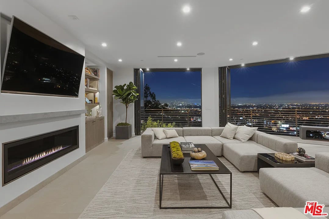 8130 W Laurel View Dr