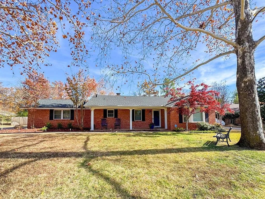 2733 Meadowbrook Dr