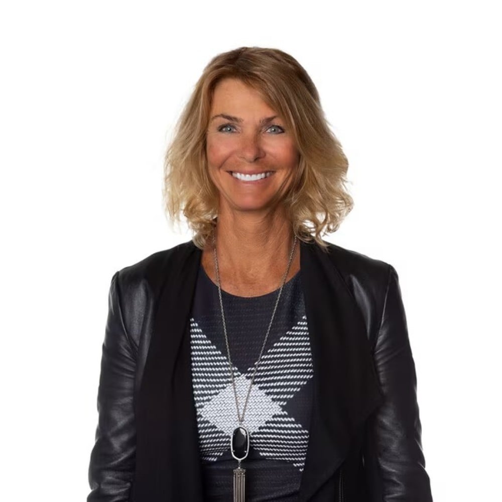 Debbie Nelson Birmingham, MI Real Estate Agent Headshot