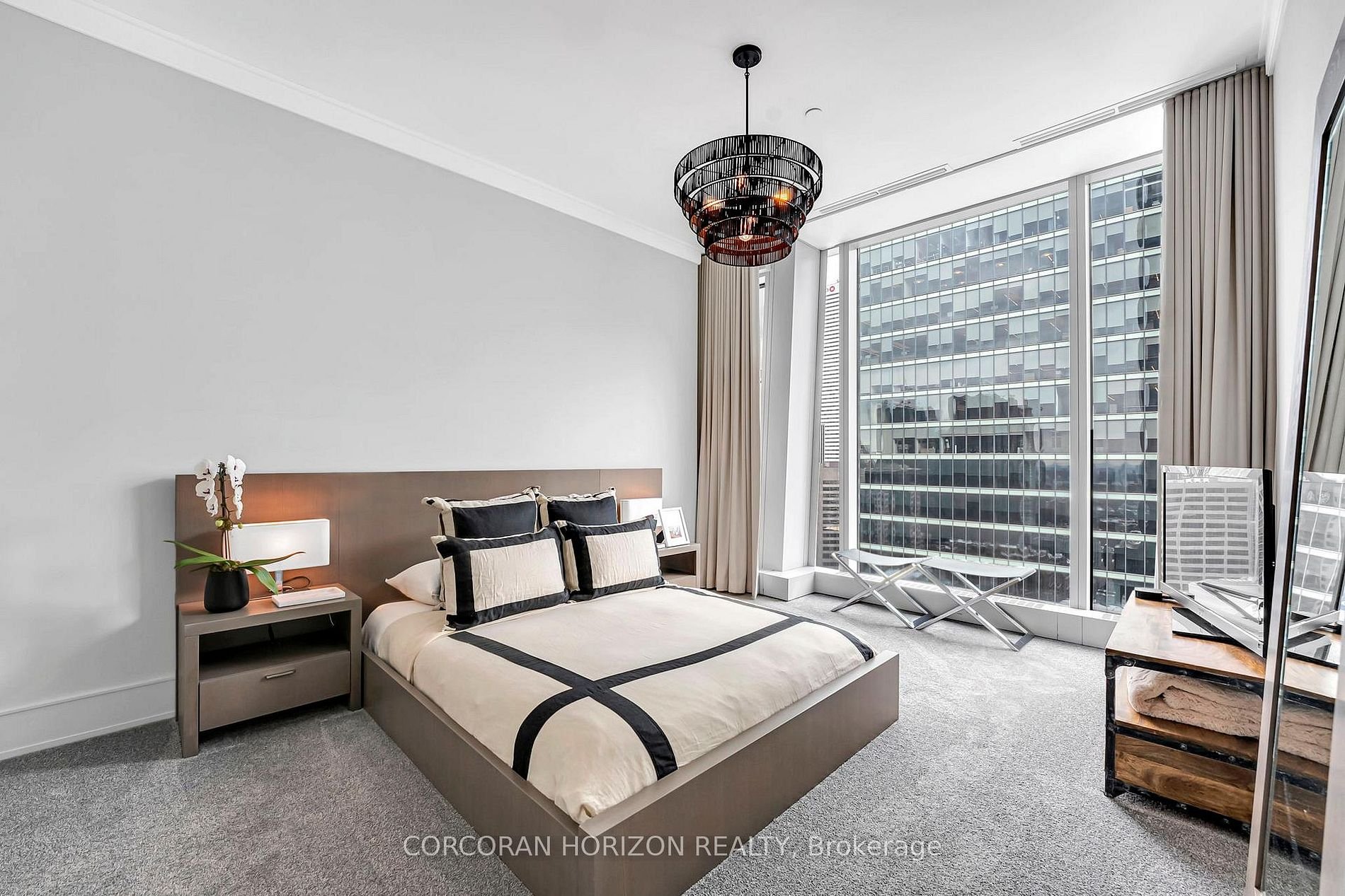 5-STAR LIVING AT THE RITZ