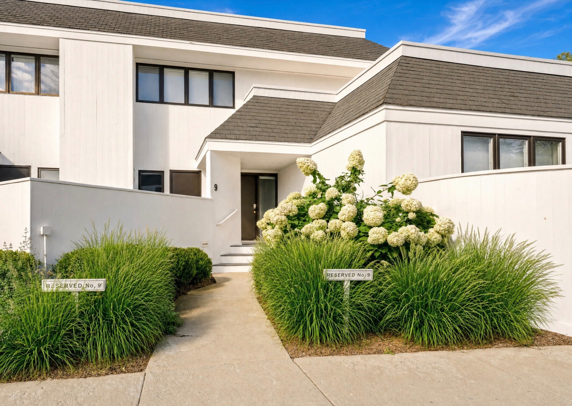 WATERFRONT LIVING AT MECOX LANDING
