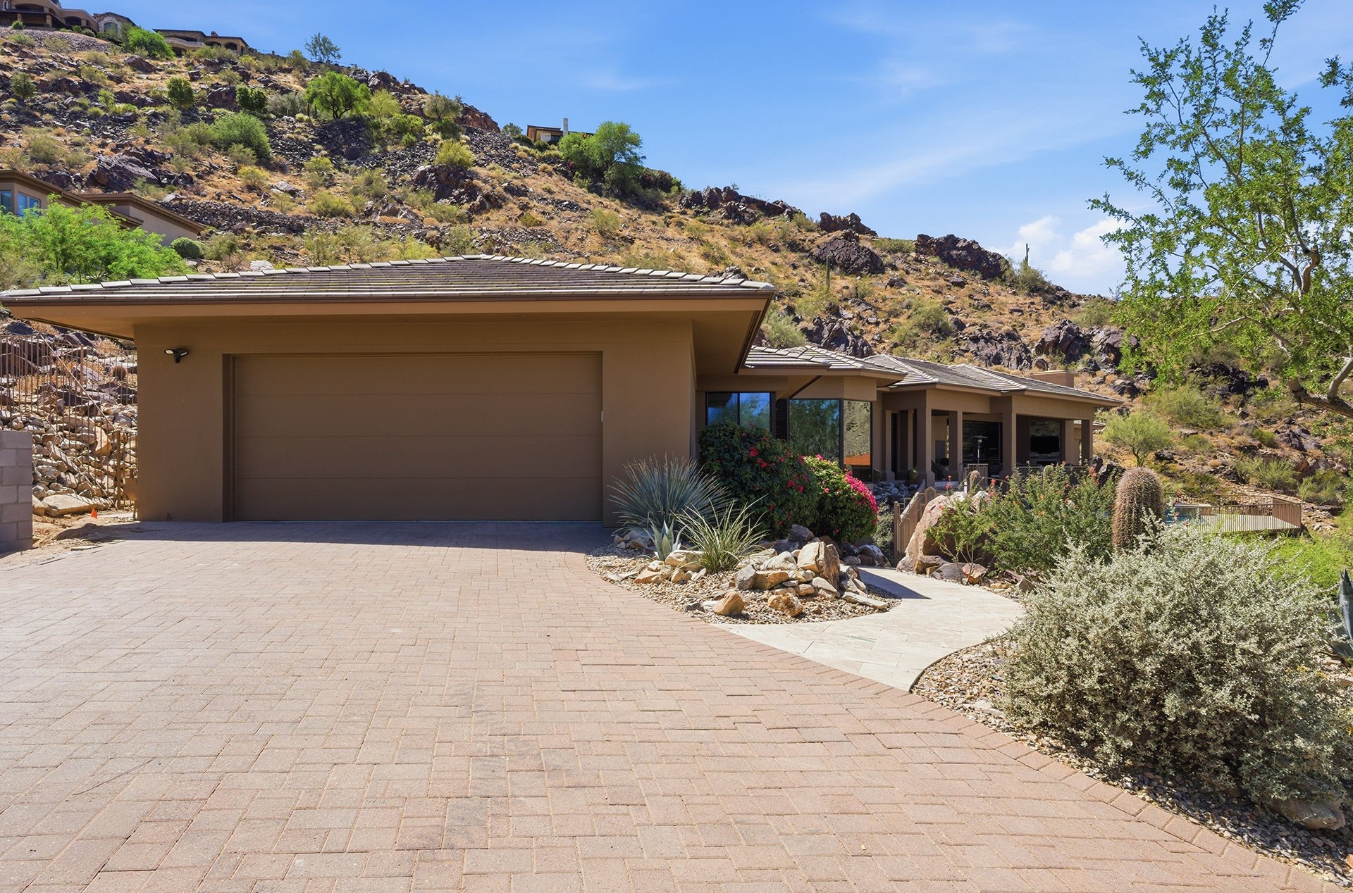 5411 E ROADRUNNER Road