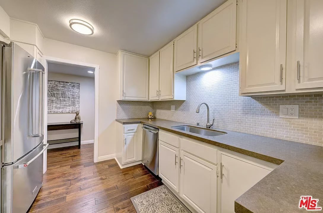 1888 Greenfield Ave #202