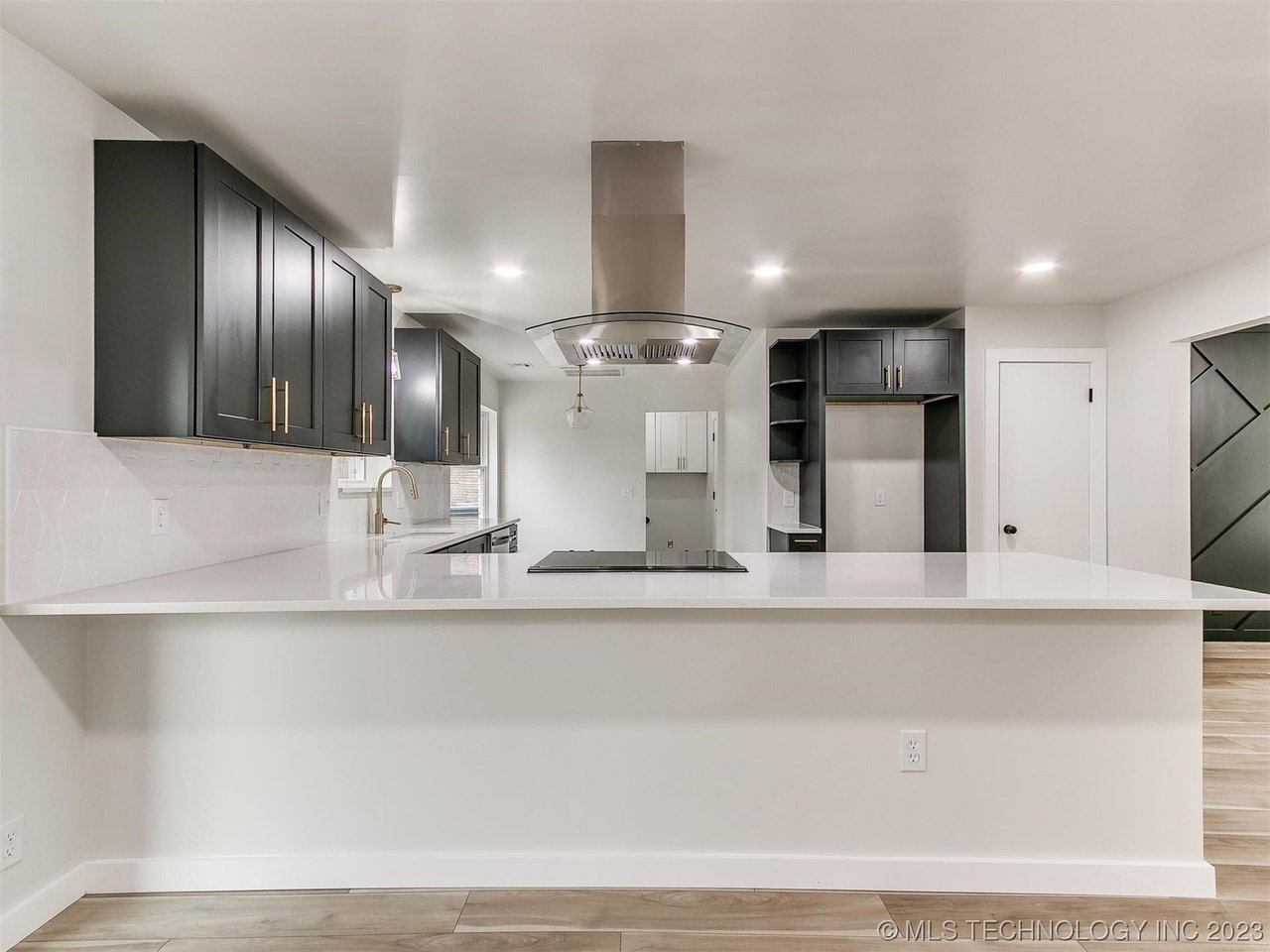 5035 S Irvington Pl