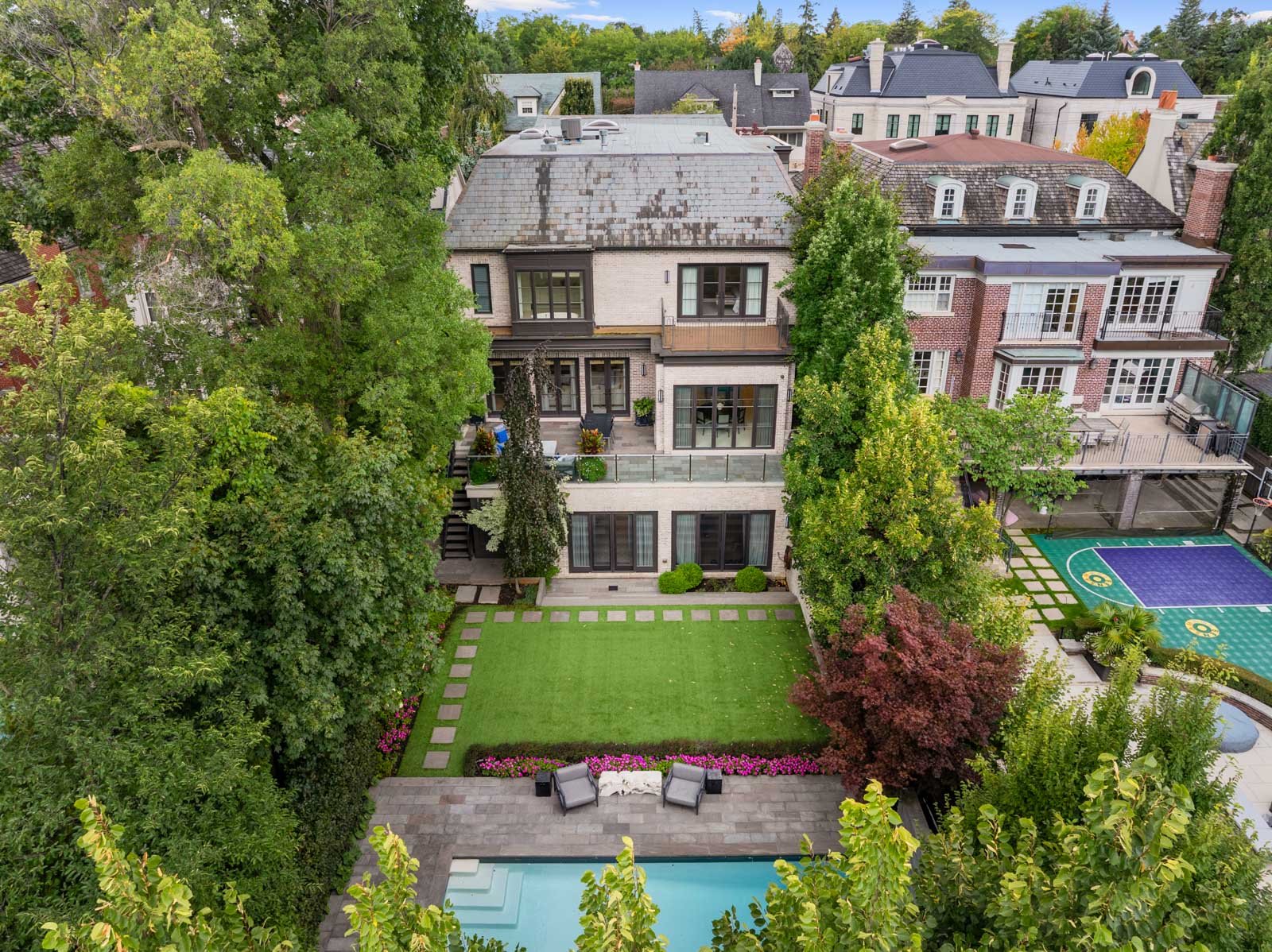 221 Dunvegan Road