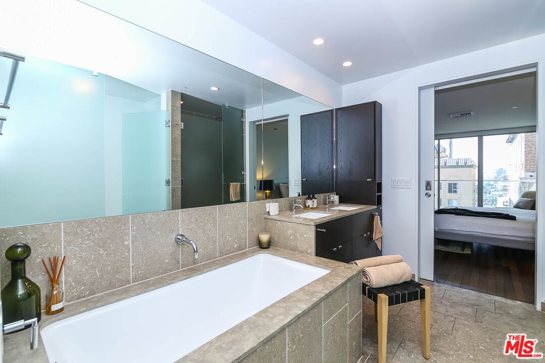 6250 Hollywood Blvd, #11N