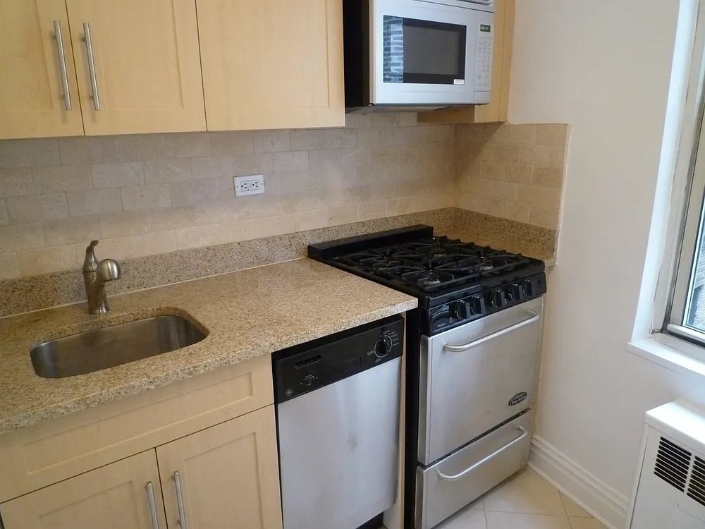 210 W 89th St APT 12D