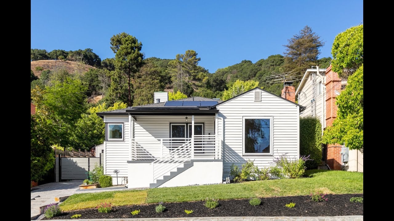 179 Covington: Sun-filled, lovely Sheffield Village Home for sale.