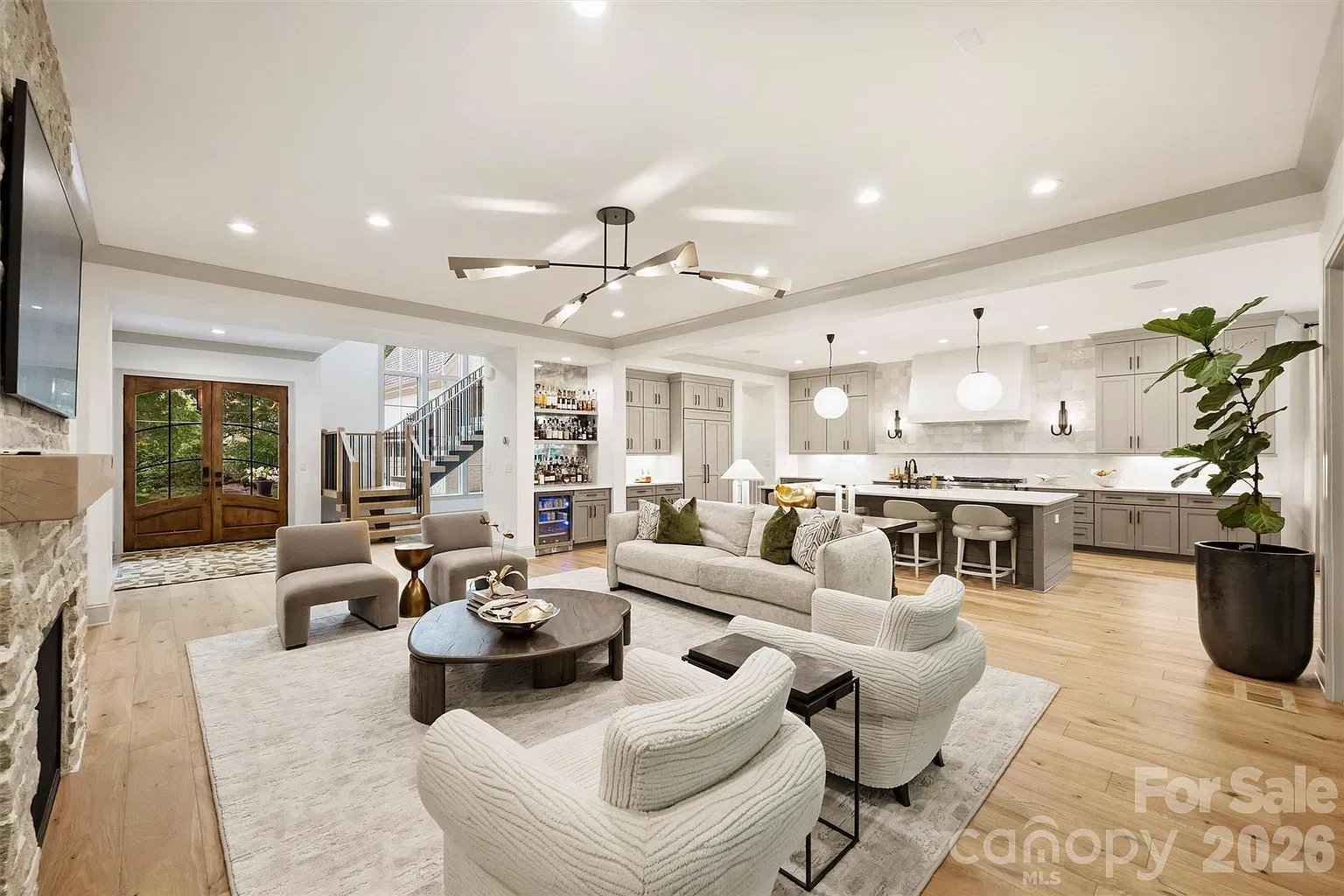 1525 Lynway Dr