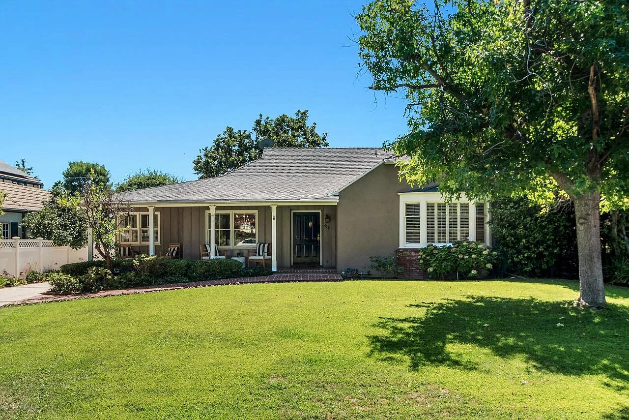 2630 Las Lunas St