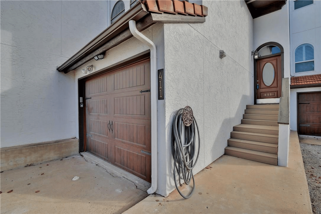 411 North Horseshoe Blvd