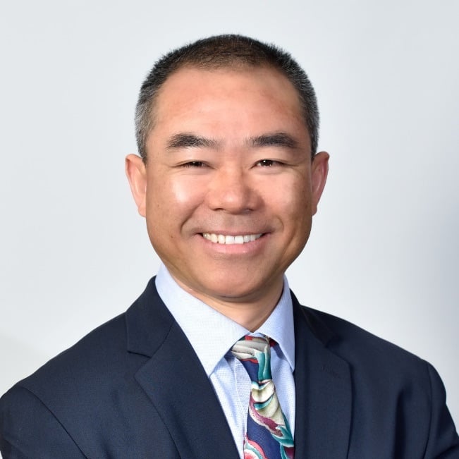 Frank Fu Feng Toronto, ON Real Estate Agent Headshot