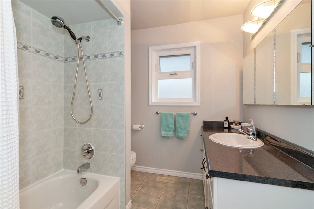 345 W 22nd St