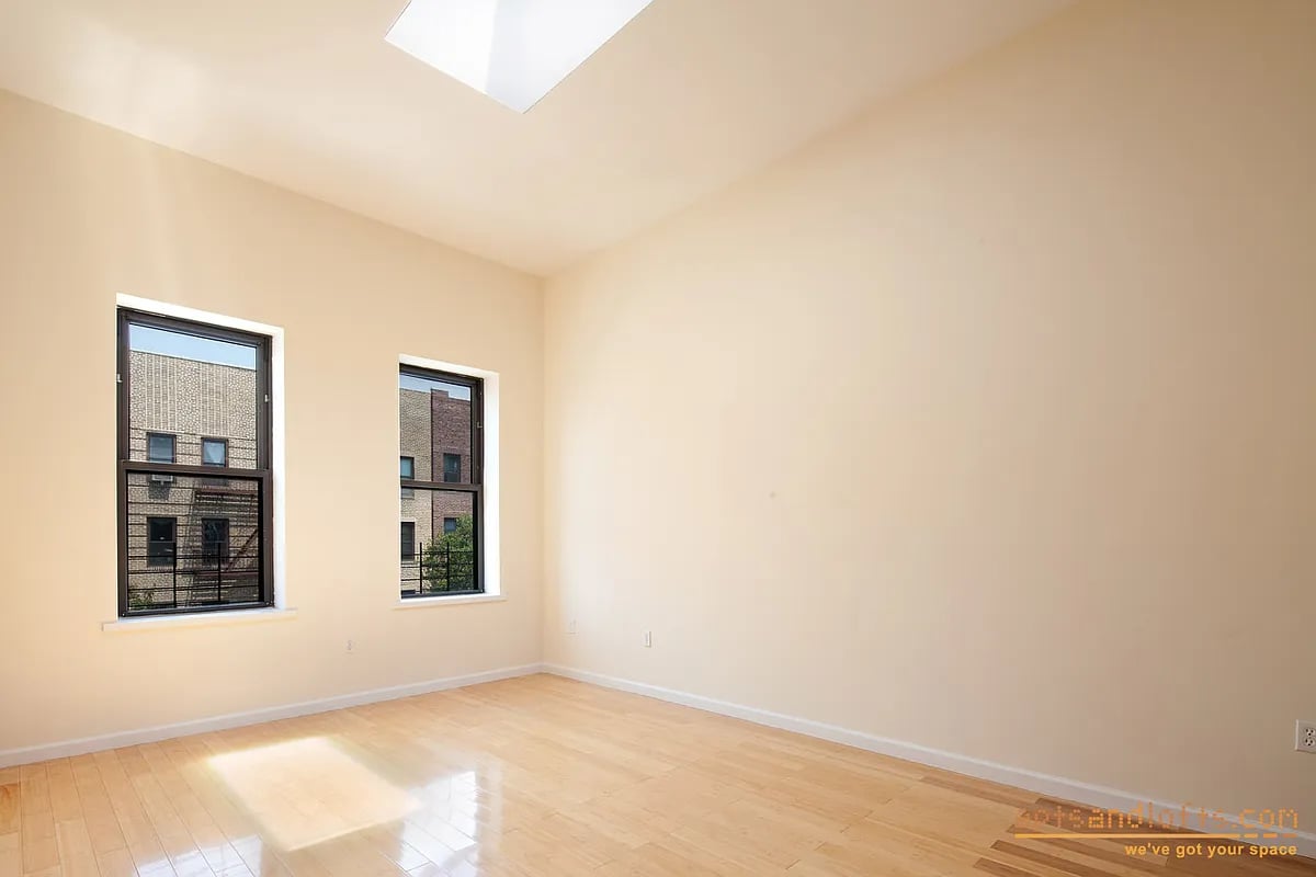 118 Greenpoint Avenue Unit: 2E