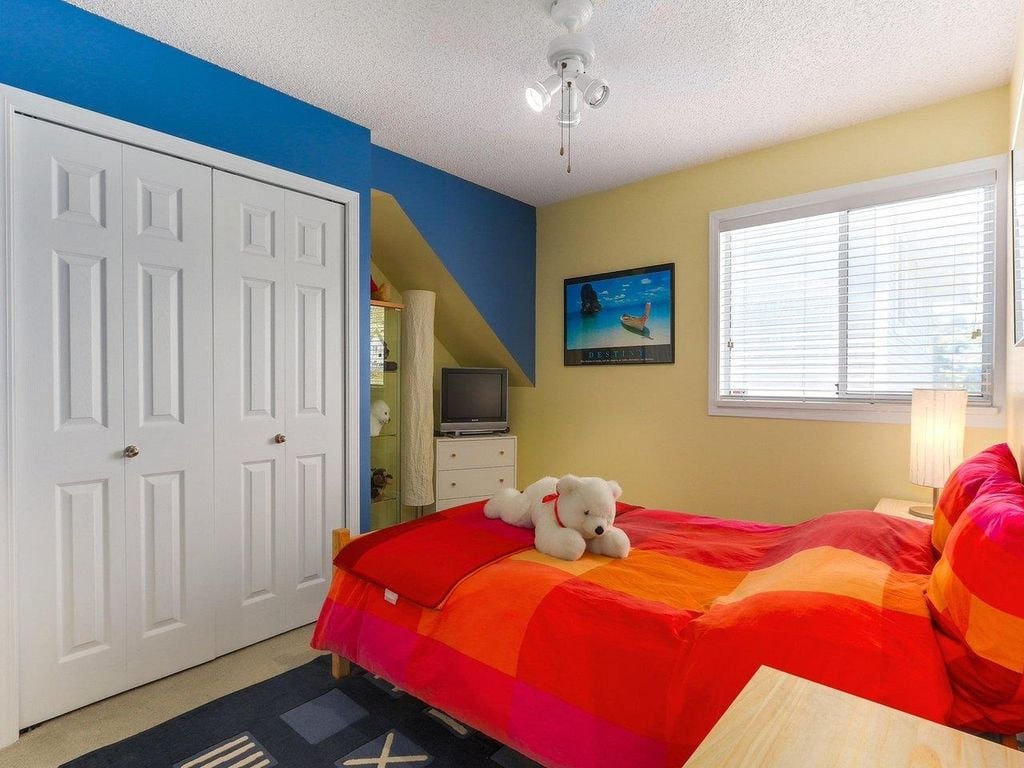 807 Porteau Pl