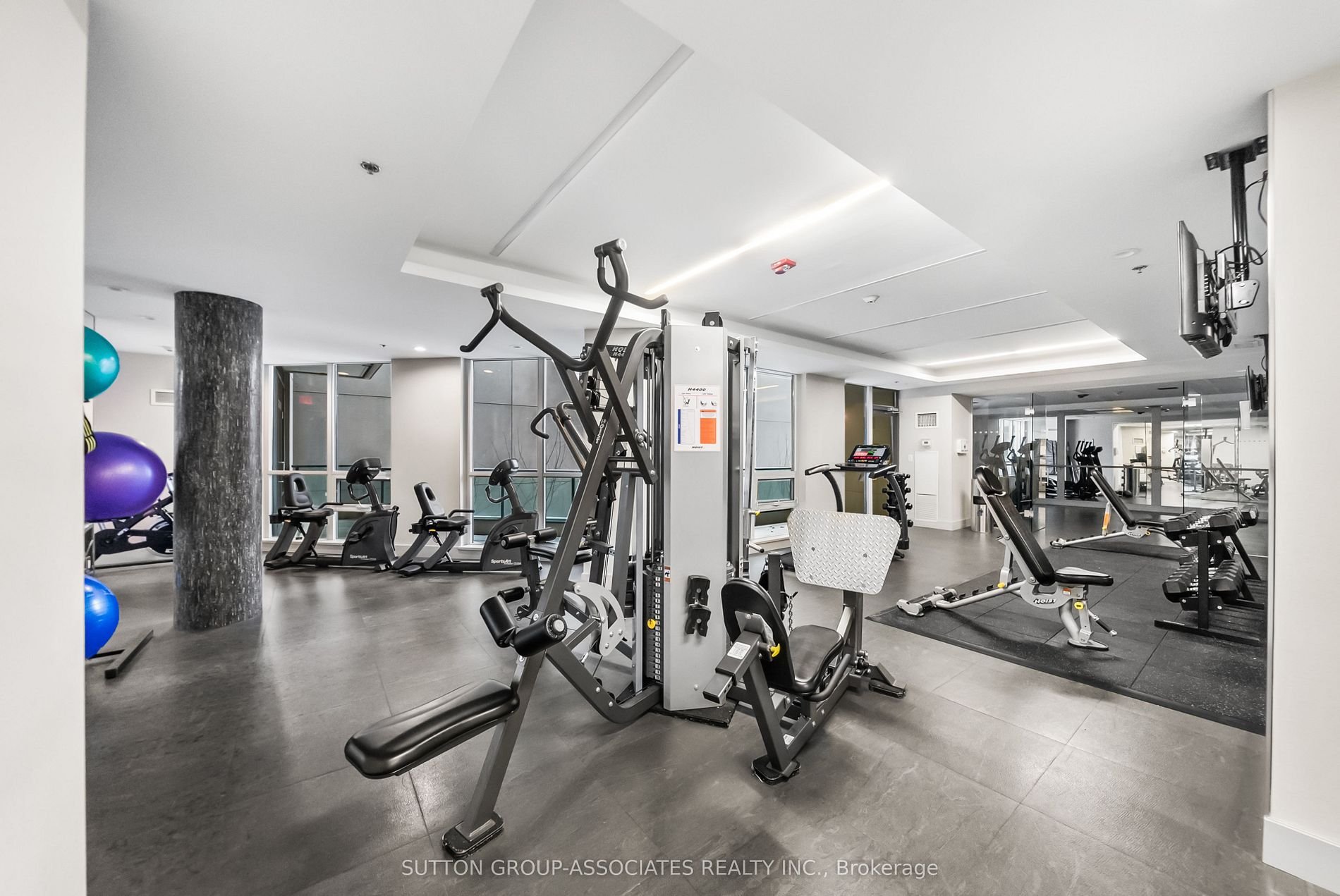 377 Madison Ave #502