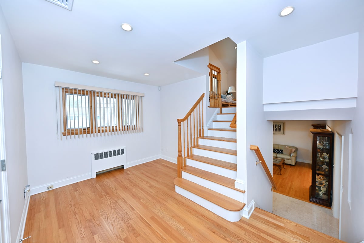 23 Spruce Pl