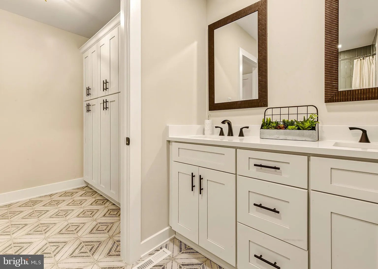15 Bronwood Dr