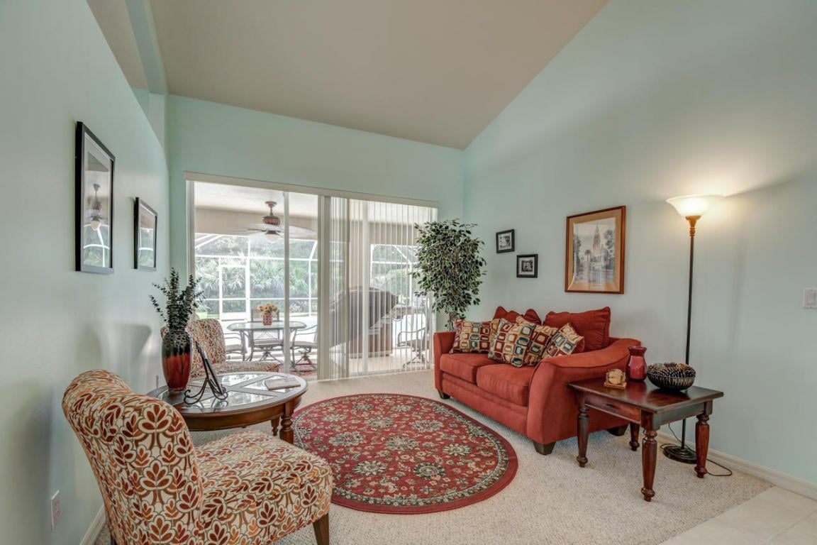 214 SW Fernleaf Trl