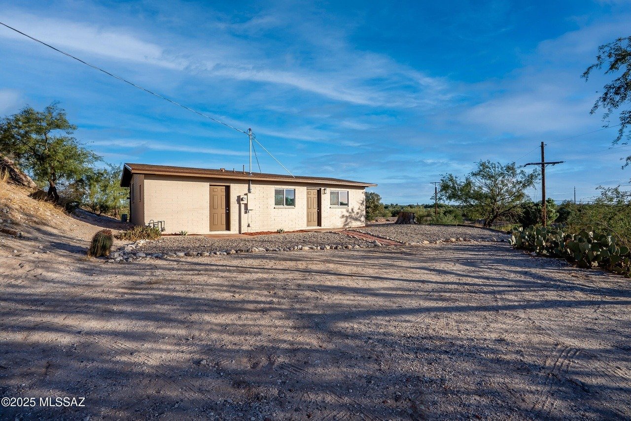 5240 E River House Rd