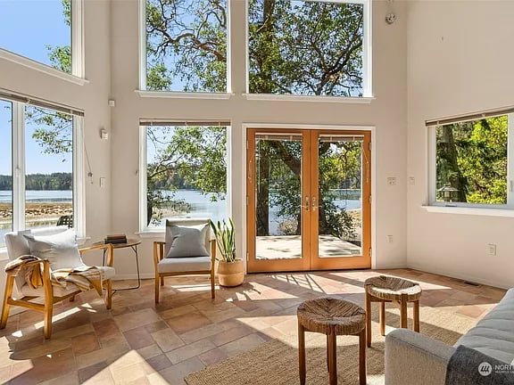 1480 E South Island Dr