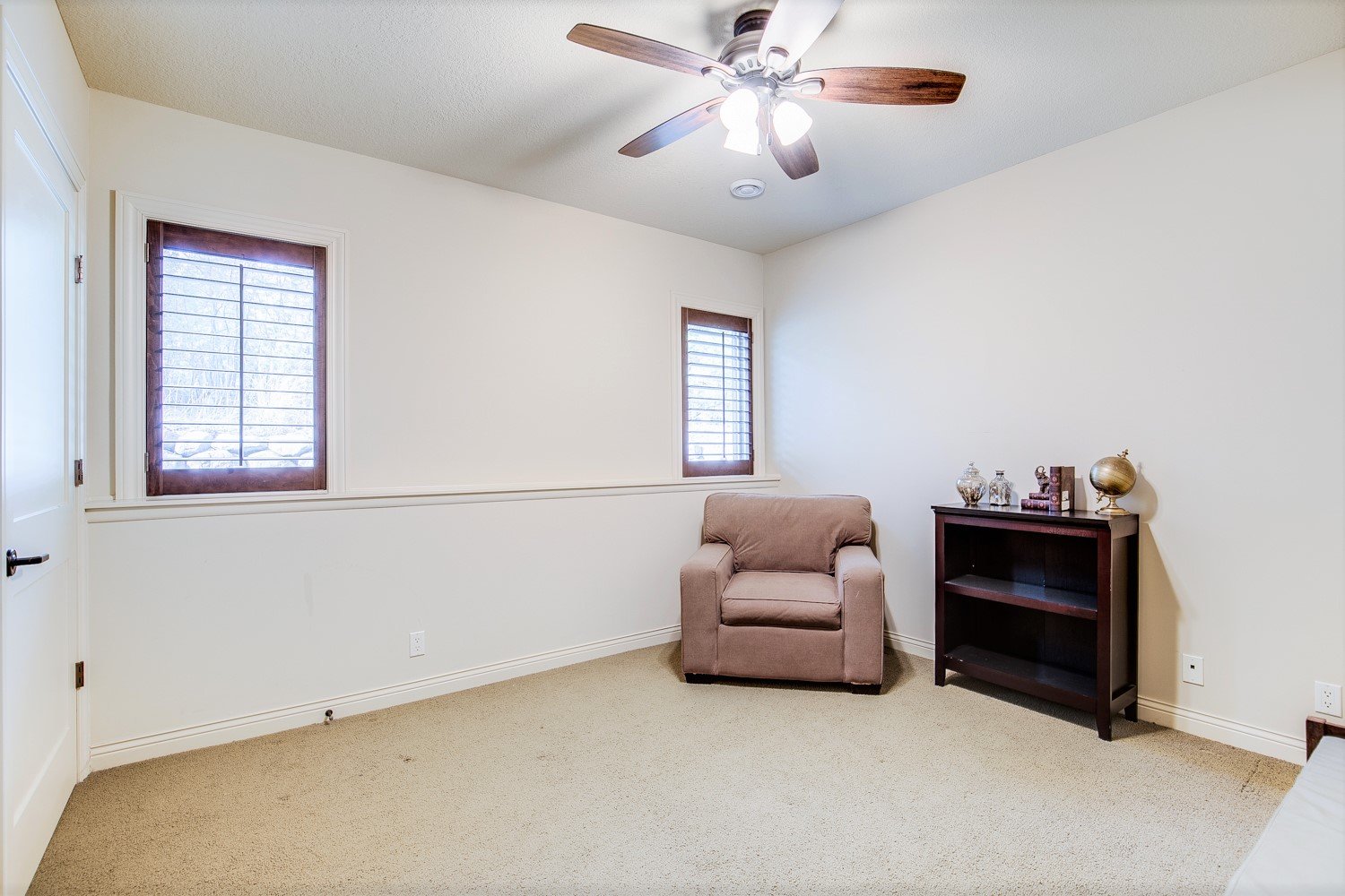 Luxurious Walkout End-Unit in Private Setting