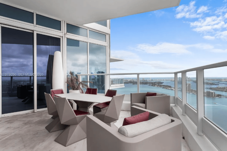LUXURY IN THE MIAMI SKY
