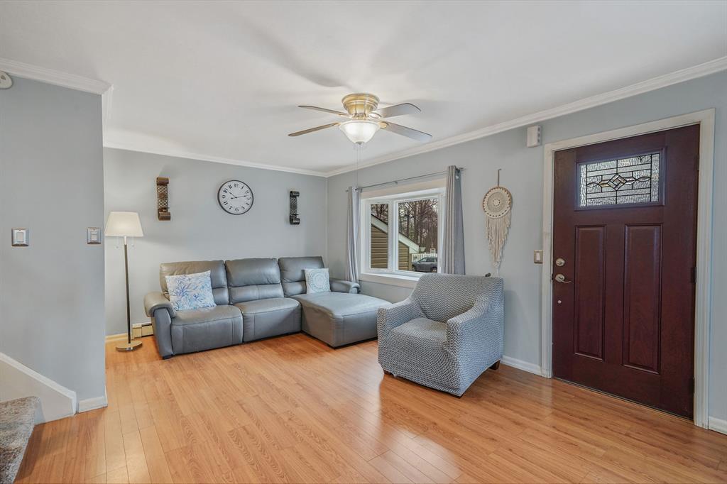 Undisclosed Address, Lindenhurst
