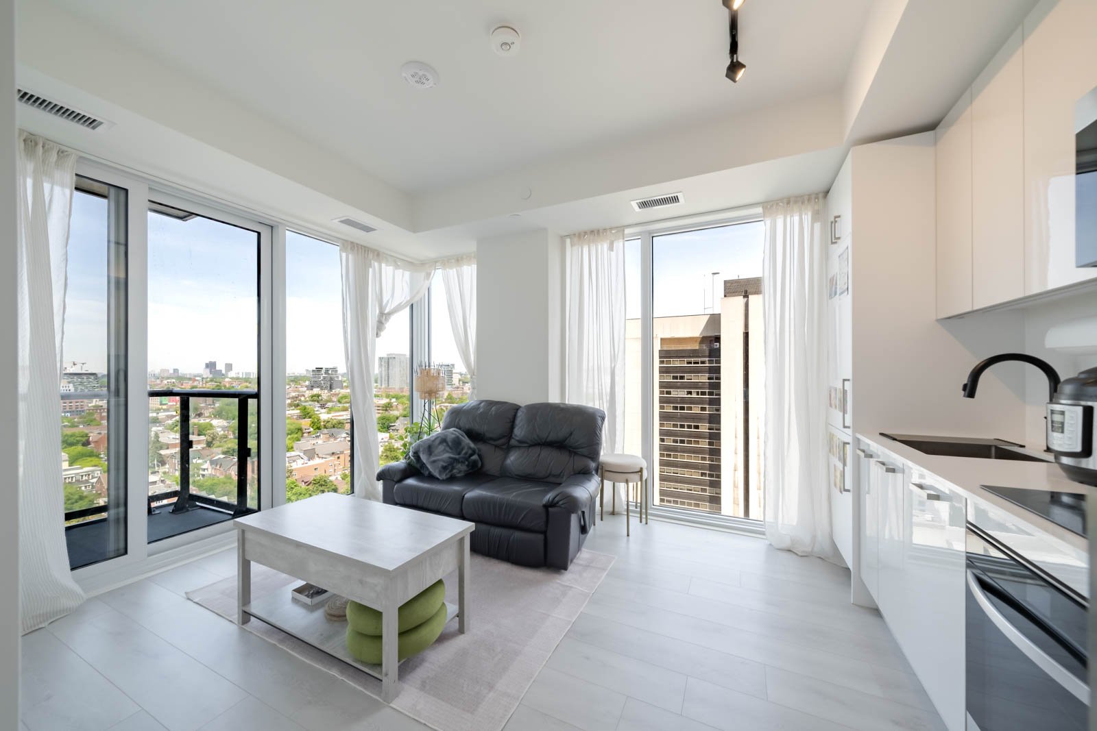 1702-280 Dundas St W 