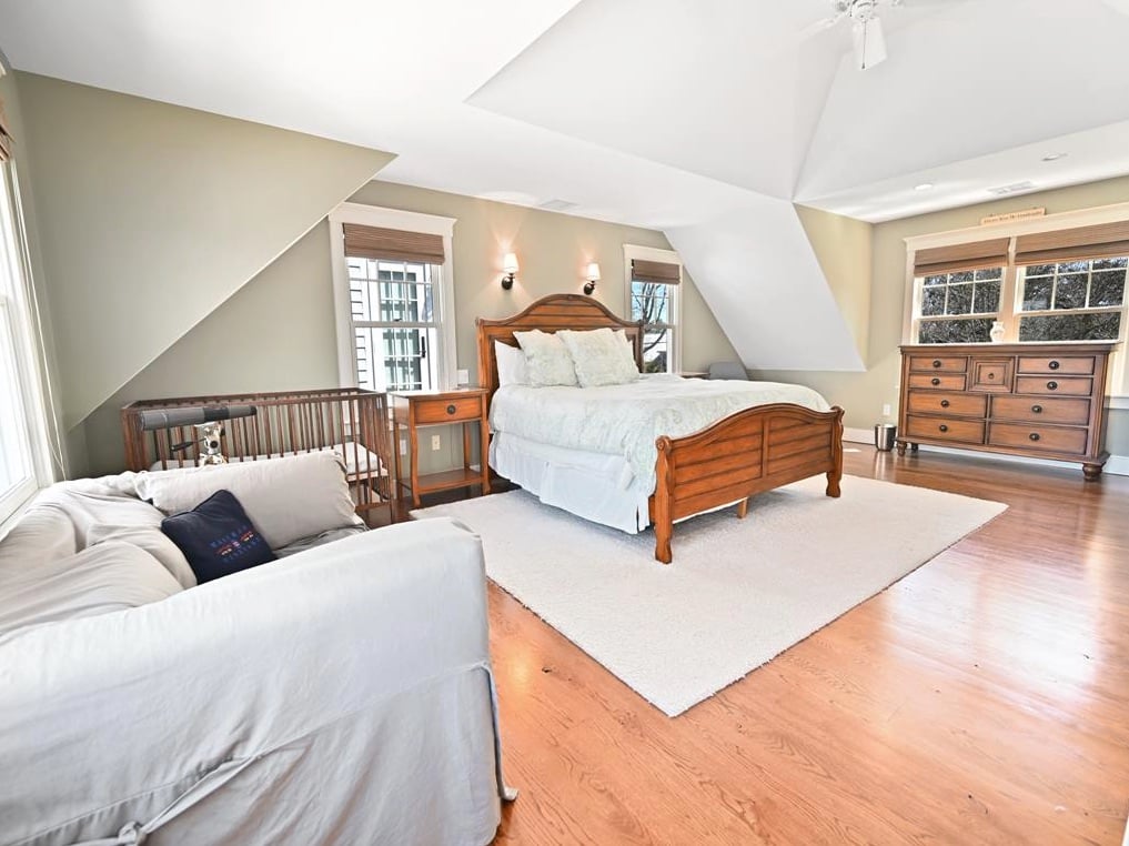 114 Hines Point