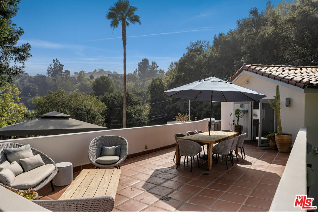 Wonderland Park Ave, 90046