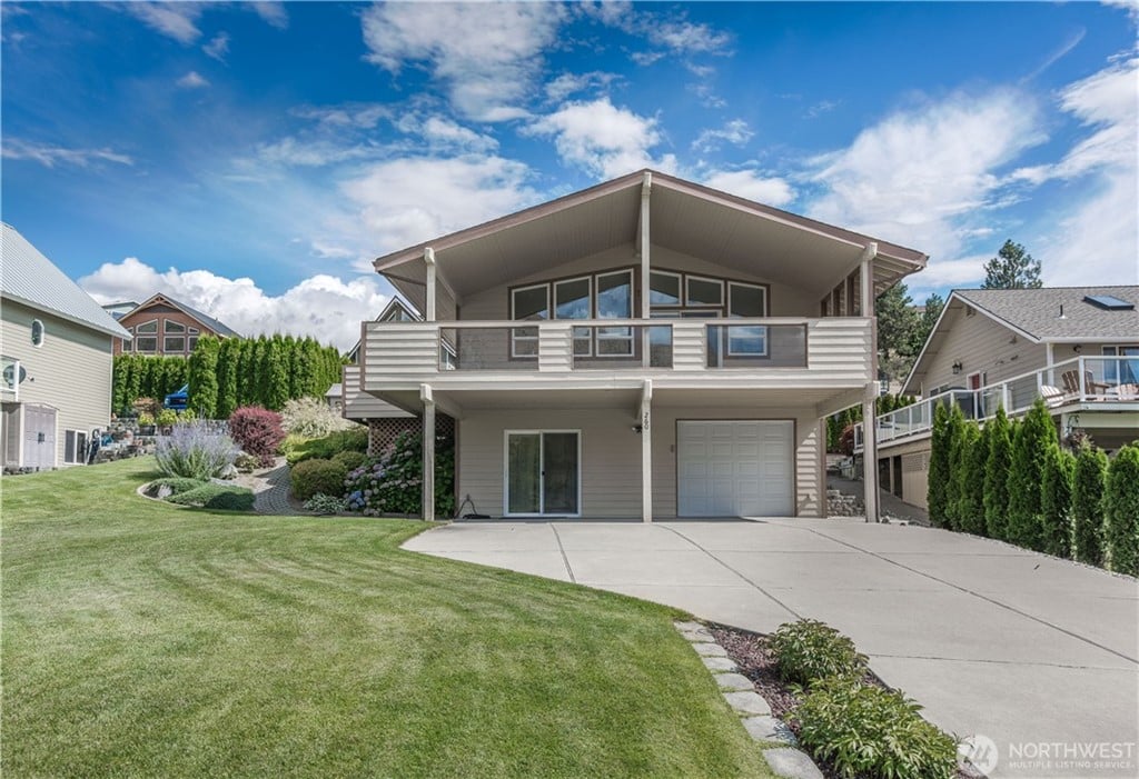 260 Lakefront Dr