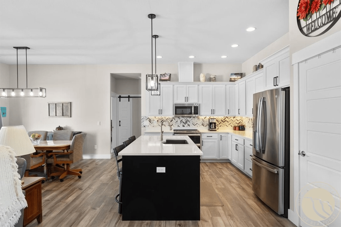 3110 Falcon Cir