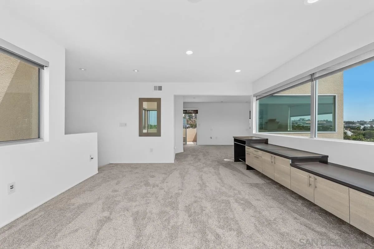 2885 Fallbrook Ln