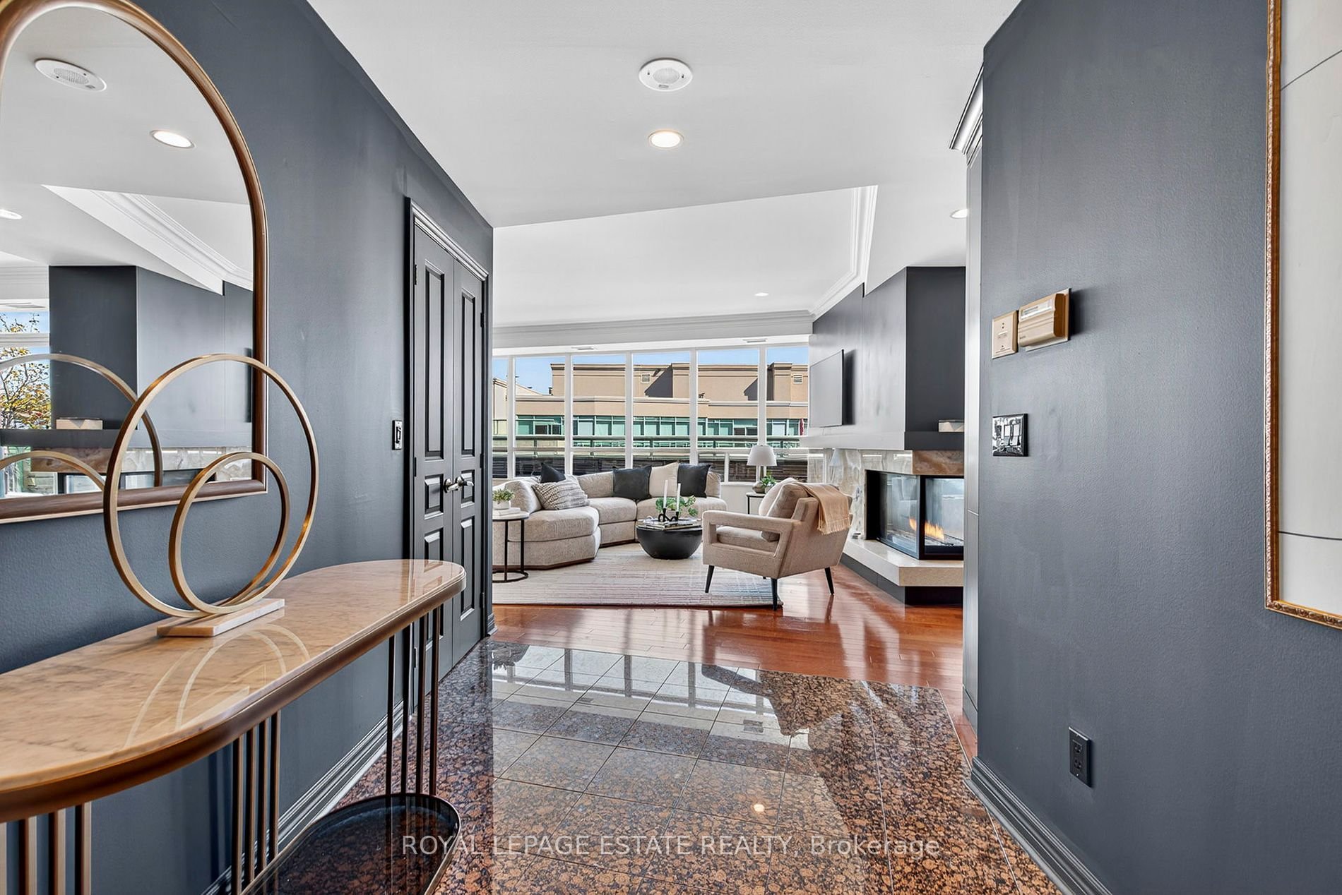 PENTHOUSE MADE FOR WATERFRONT LIVING