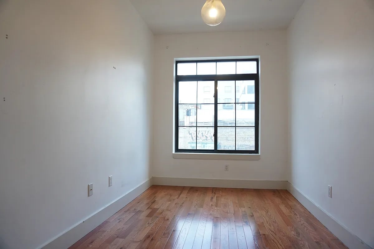 218 Boerum St 2R