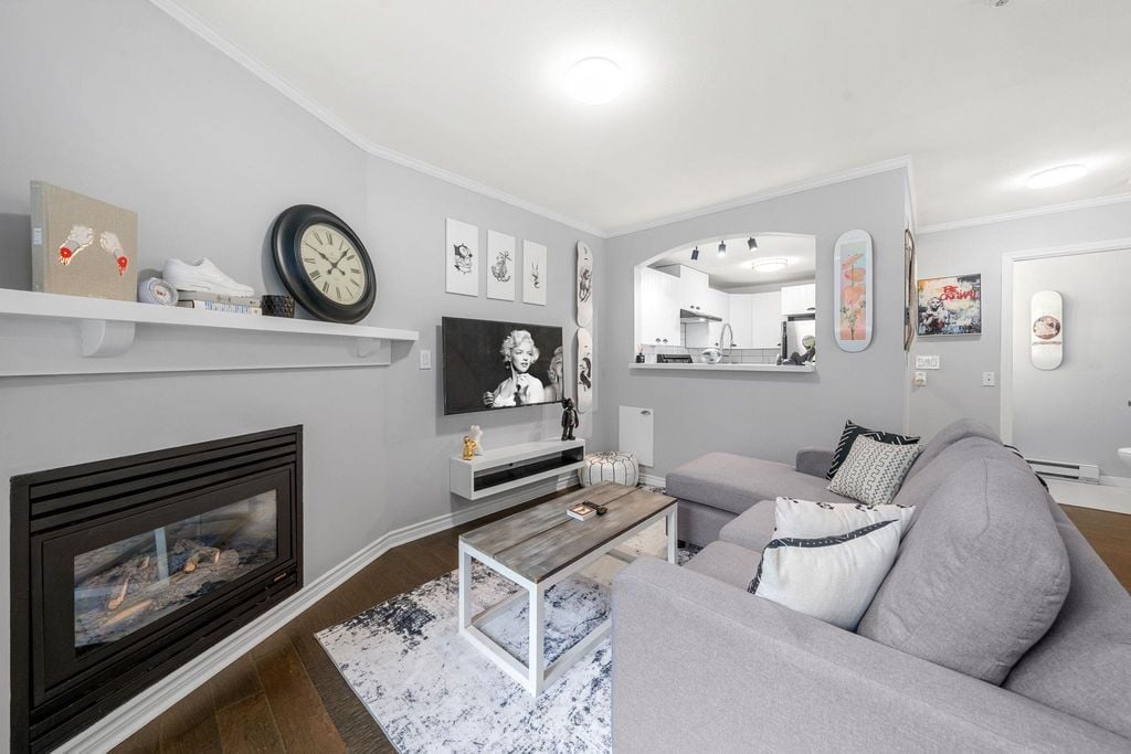 995 Lynn Valley Rd, #3