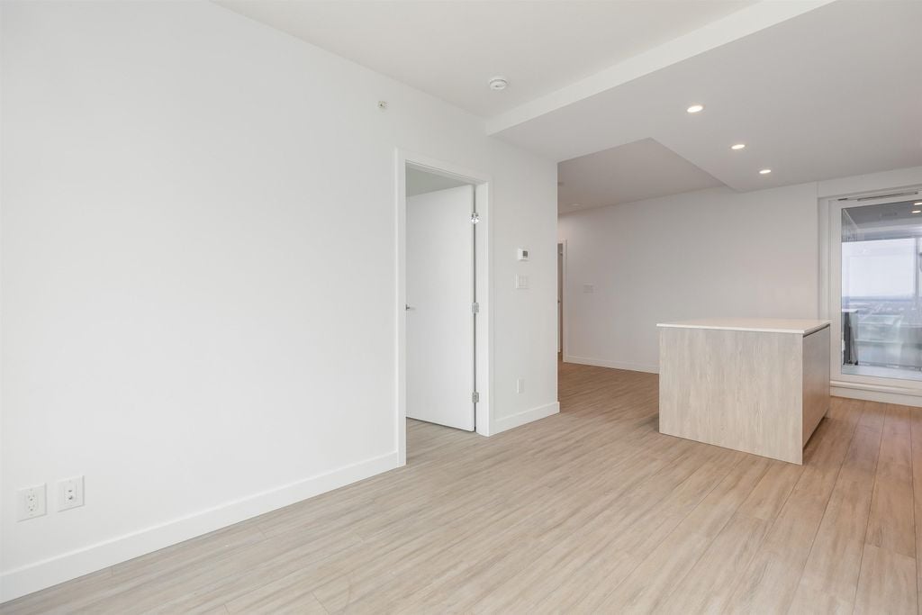 13615 Fraser Hwy, #2810