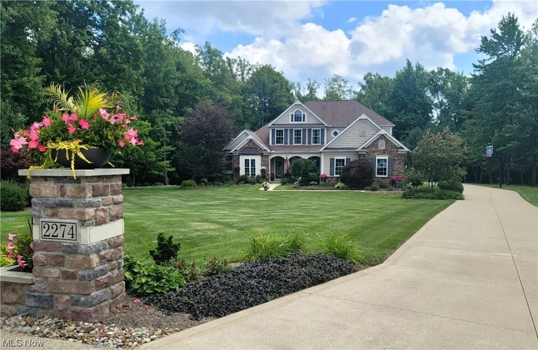 2274 Angela Vista