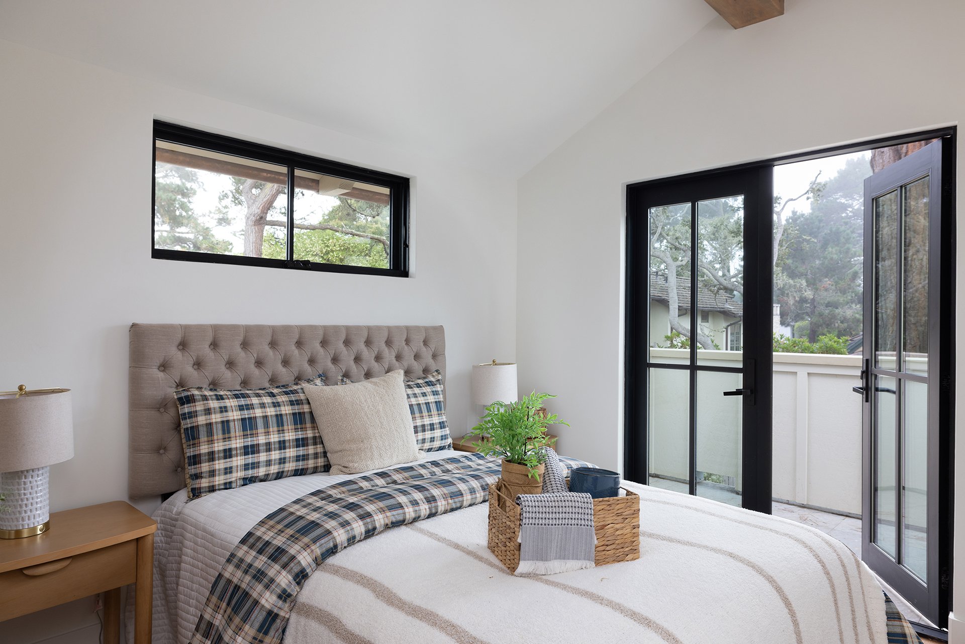 Modern Carmel Haven - Mission 5NW of Santa Lucia