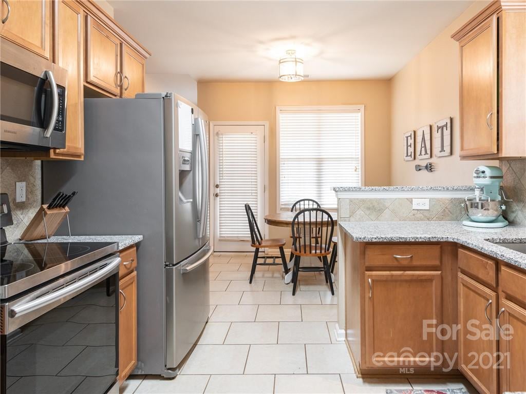 273 Notable Ln