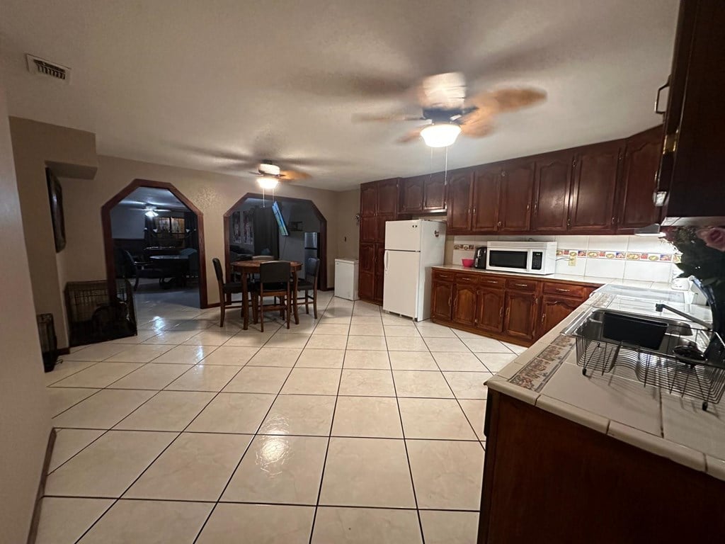 2880 Yucca Cir