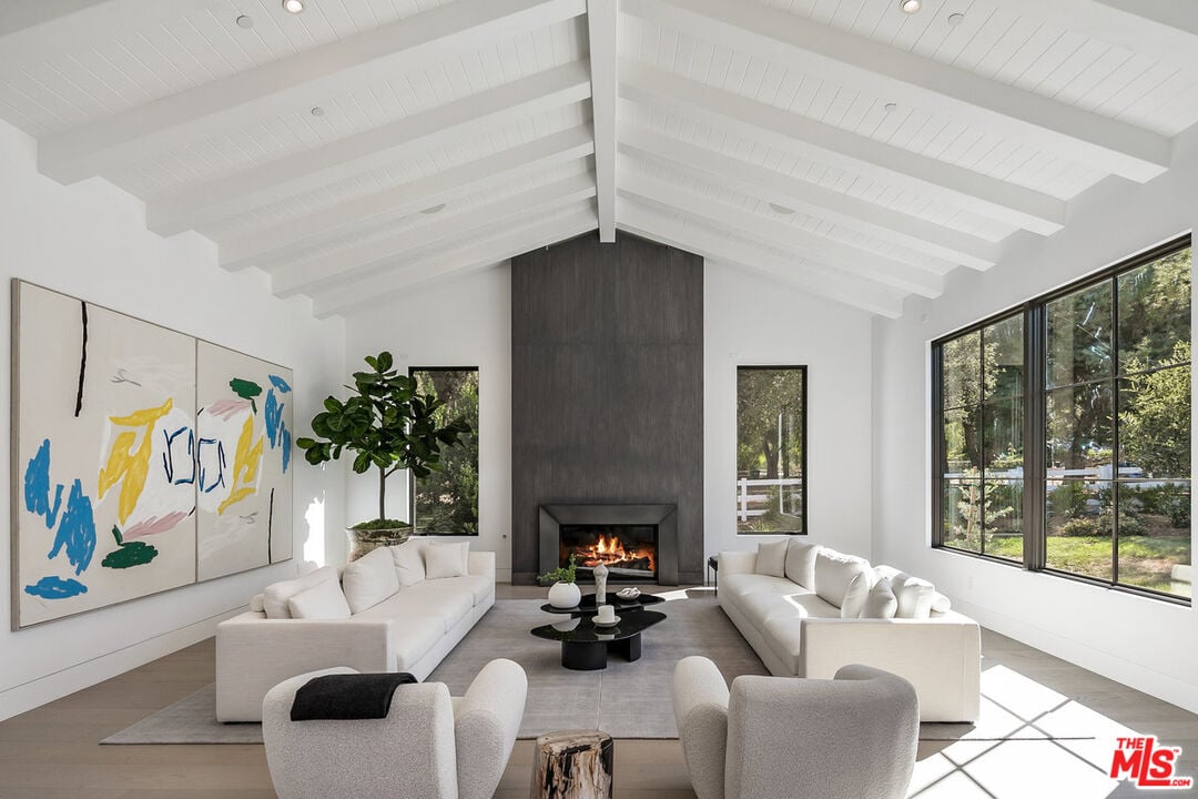 5376 Round Meadow Rd