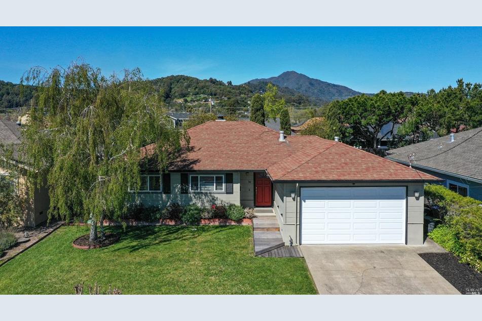 34 Diamond Head 