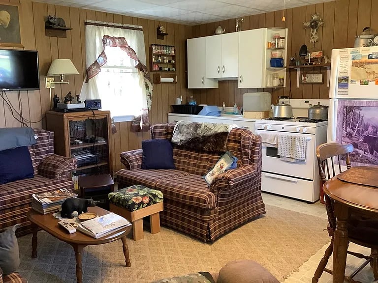 16 Bean Hill Rd